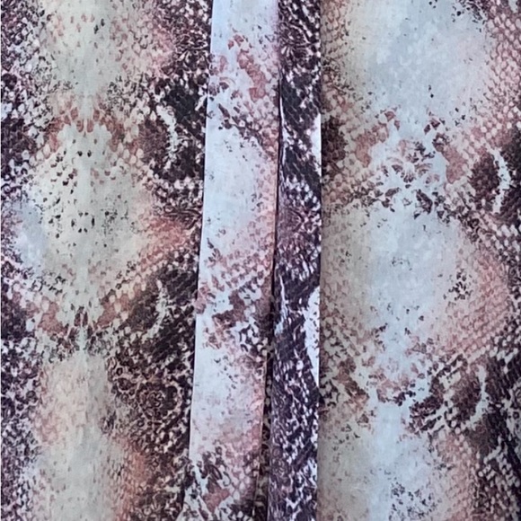 Snake skin print elegant sleeveless blouse XL - Picture 2 of 2